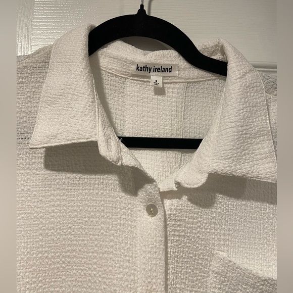 Kathy Ireland Size S Textured Gauze White Short Sleeve Pearl Button Down Shirt - Picture 4 of 13